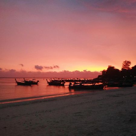 Forra Pattaya Beach Front Bungalow Koh Lipe Exterior photo